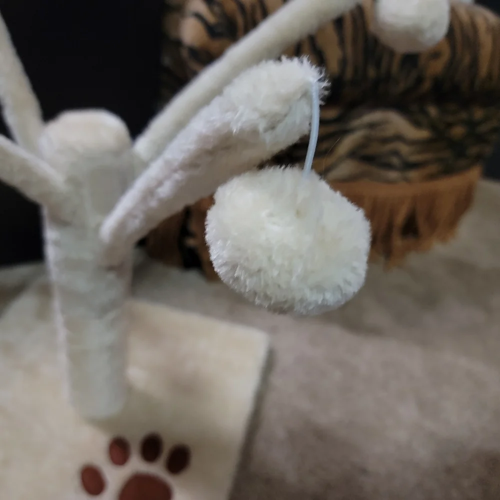 Cat Tree Scratching Post with Pom Pom Toys - Unbranded New! Small